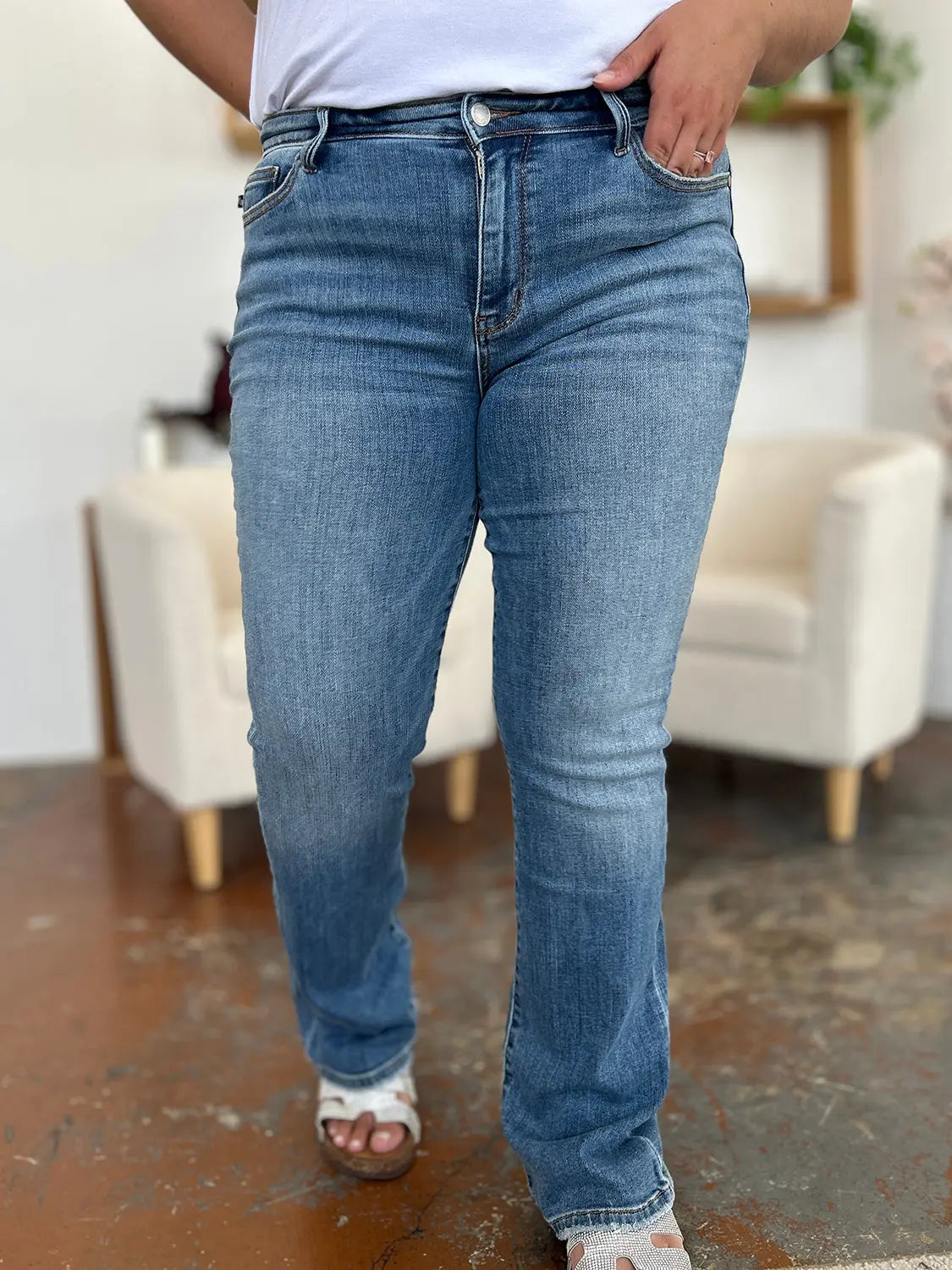 Judy Blue Full Size Mid-Rise Waist Straight Jeans - Kittybear Krafts
