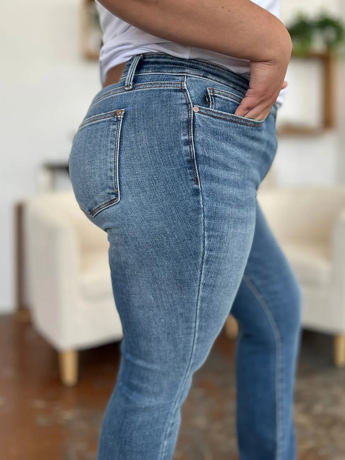 Judy Blue Full Size Mid-Rise Waist Straight Jeans - Kittybear Krafts